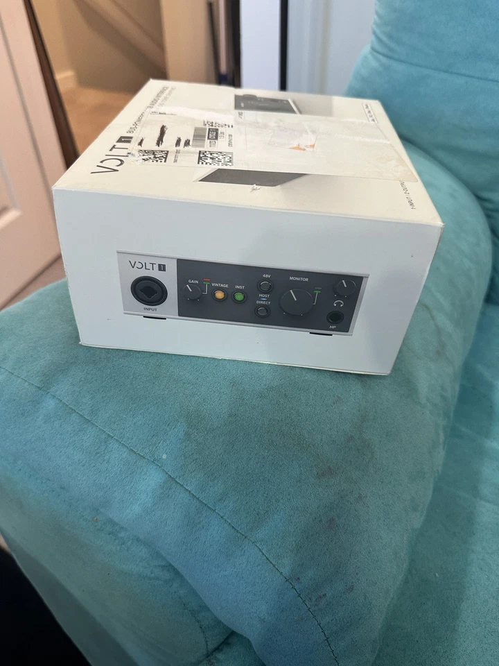 Universal Audio Volt 1 USB 2.0 Audio Interface in excellent condition DSP UAD - Image 4 of 4