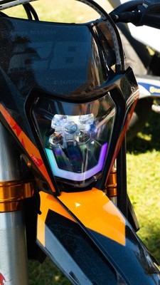 LED-Scheinwerfer X-BEAM RGBW V5