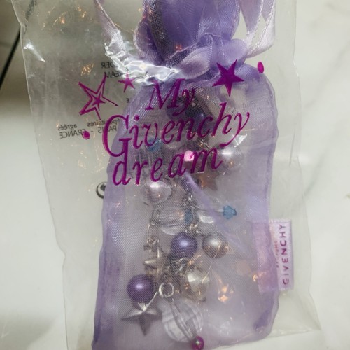"My Givenchy dream" Key holder keychain Sealed in original bag faux pearls - Picture 4 of 14