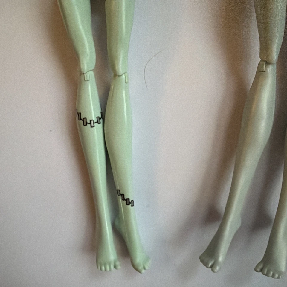 Monster High Doll 2008 Lot of 3 - Lagoona, Frankie Stein, Draculaura - Image 3 of 4