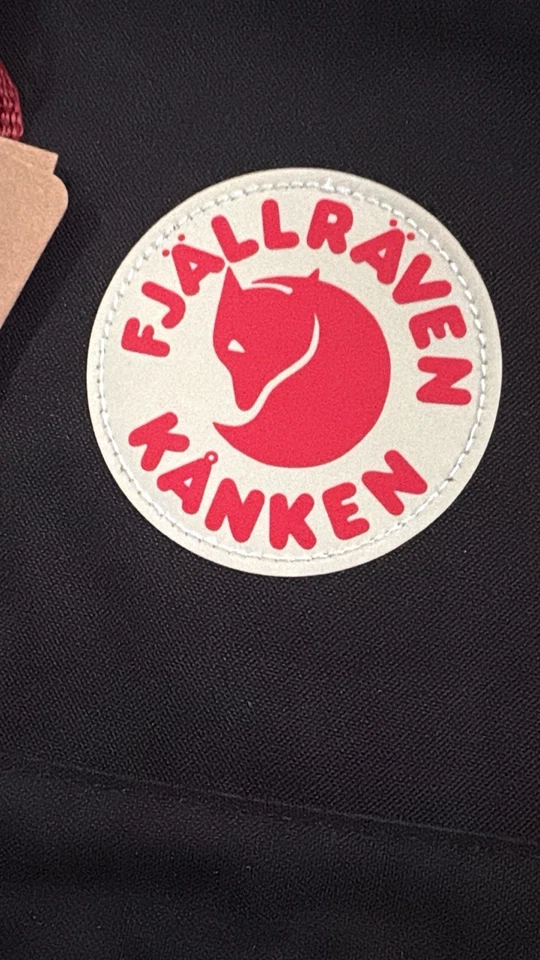 zaino fjallraven kanken Nero e Rosso - Immagine 2 di 4
