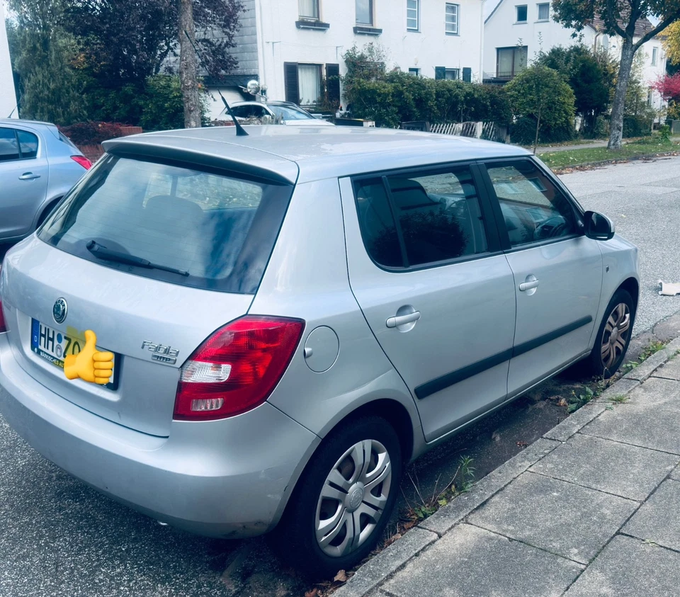 Skoda Fabia 1.2L petrol. 2010 TÜV 10/2026 153k km Top Zustand | 2.900€ VB - Bild 3 von 4