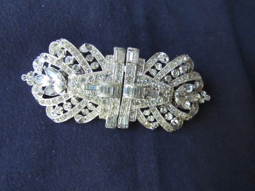1930's Coro Duette Dress clip of white rhinestones and rhodium plating. signed - Picture 3 of 19