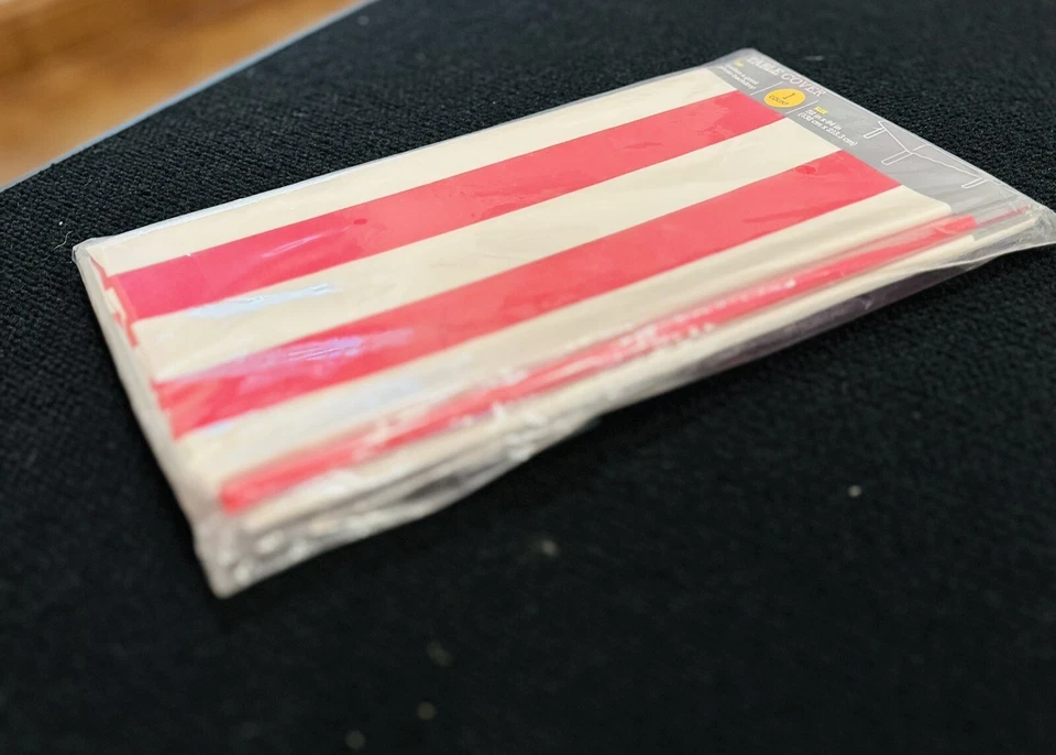 Cubierta de mesa Spritz Pirate Cove - Rayas rojas y blancas (52"x 84") - Paquete de 6 Foto 4 de 4