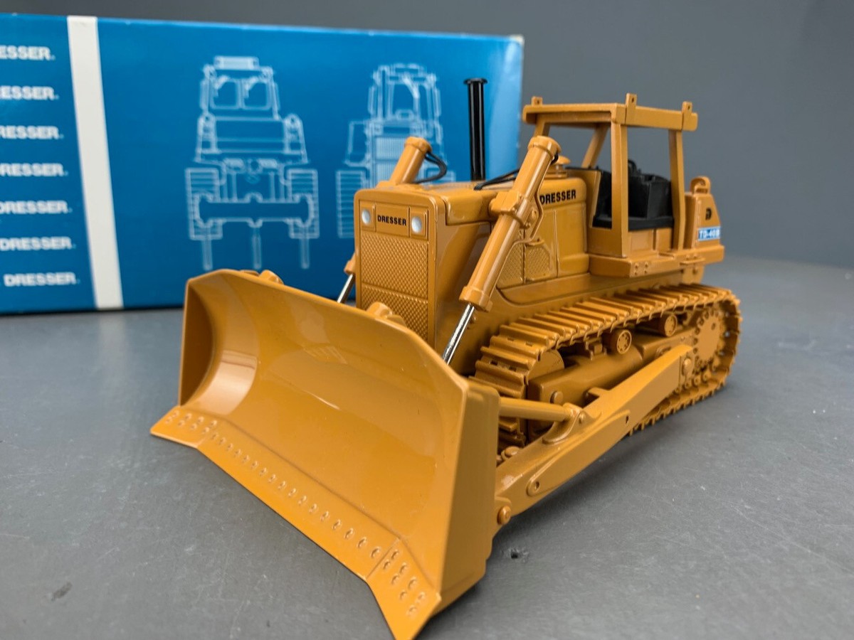 Combat LPstd ワンオフUSED Caterpillar D9L Dozer Cab, Ripper & Pusher Blade - 1/48