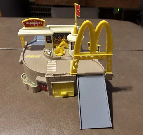 Vintage Hot Wheels World McDonald’s Drive Thru Playset