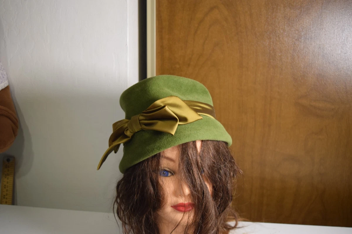 Vintage Trebor Original Green Velour Pillbox Hat France Miel Velvet Leaves 50s Velvet Green Pillbox Hat SALE Vintage Hat Emerald Green  main image 4