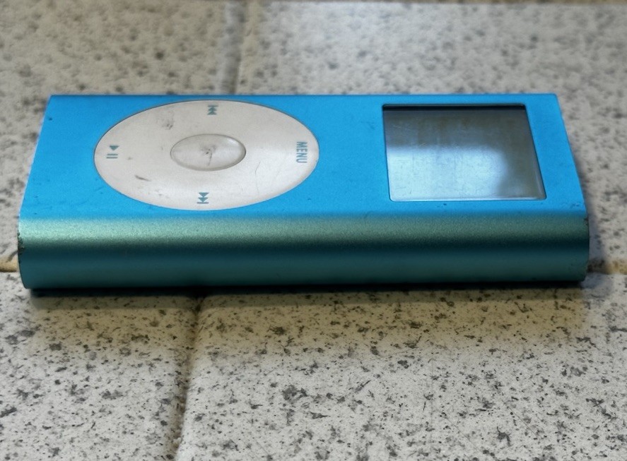 Apple iPod Mini 2nd Generation 6GB Blue A1051 w/ Clip *Tested* May
