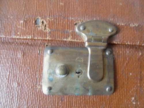 Vintage TRUNK Travel Case SUITCASE WOODEN Ribbed, Leather Handles Stickers - Picture 10 of 12