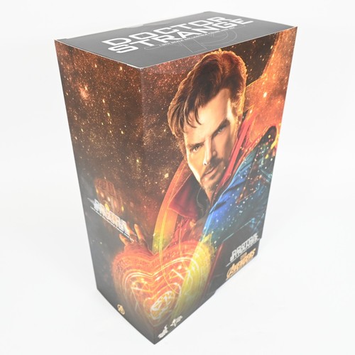 Hot Toys 1/6 MMS484 Doctor Strange Avengers Infinity War Action Figure - Picture 5 of 9