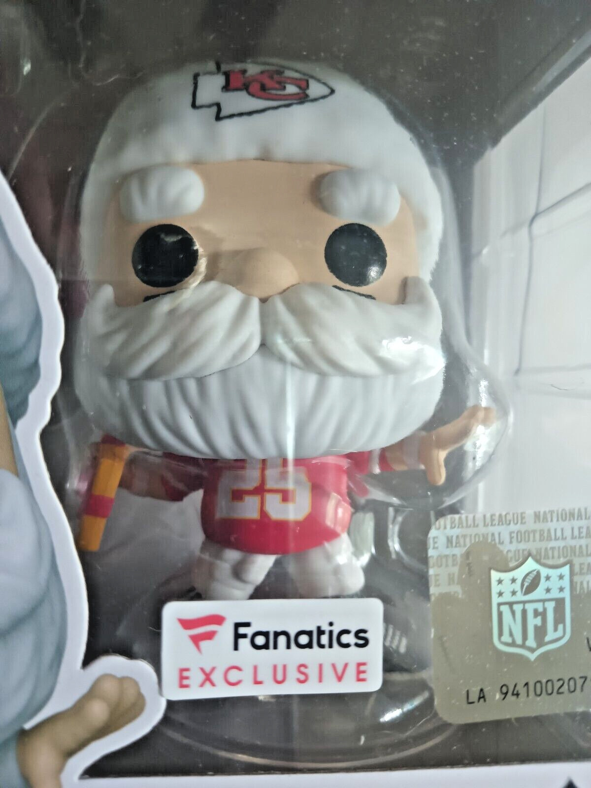 FUNKO POP! NFL FOOTBALL 204 KANSAS CITY CHIEFS SANTA FANACTICS EXCL