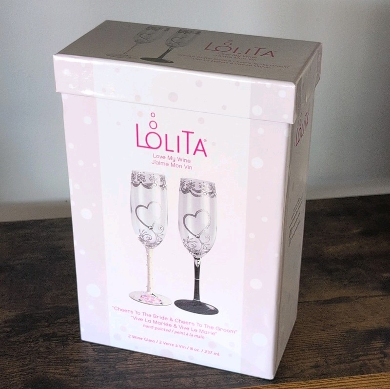 Lolita Wedding Champagne Glasses Hand Painted Heart Design Two-Piece Set 8 oz