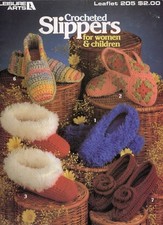 VTG CROCHETED SLIPPERS FOR WOMEN CHILDREN 205