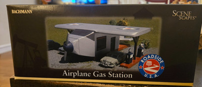 NEW Bachmann Scene Scapes HO Scale ''AIRPLANE GAS STATION''