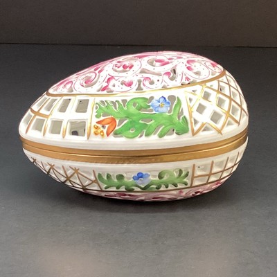 HEREND Porcelain egg trinket box Hungary hand painted 204K gold accents