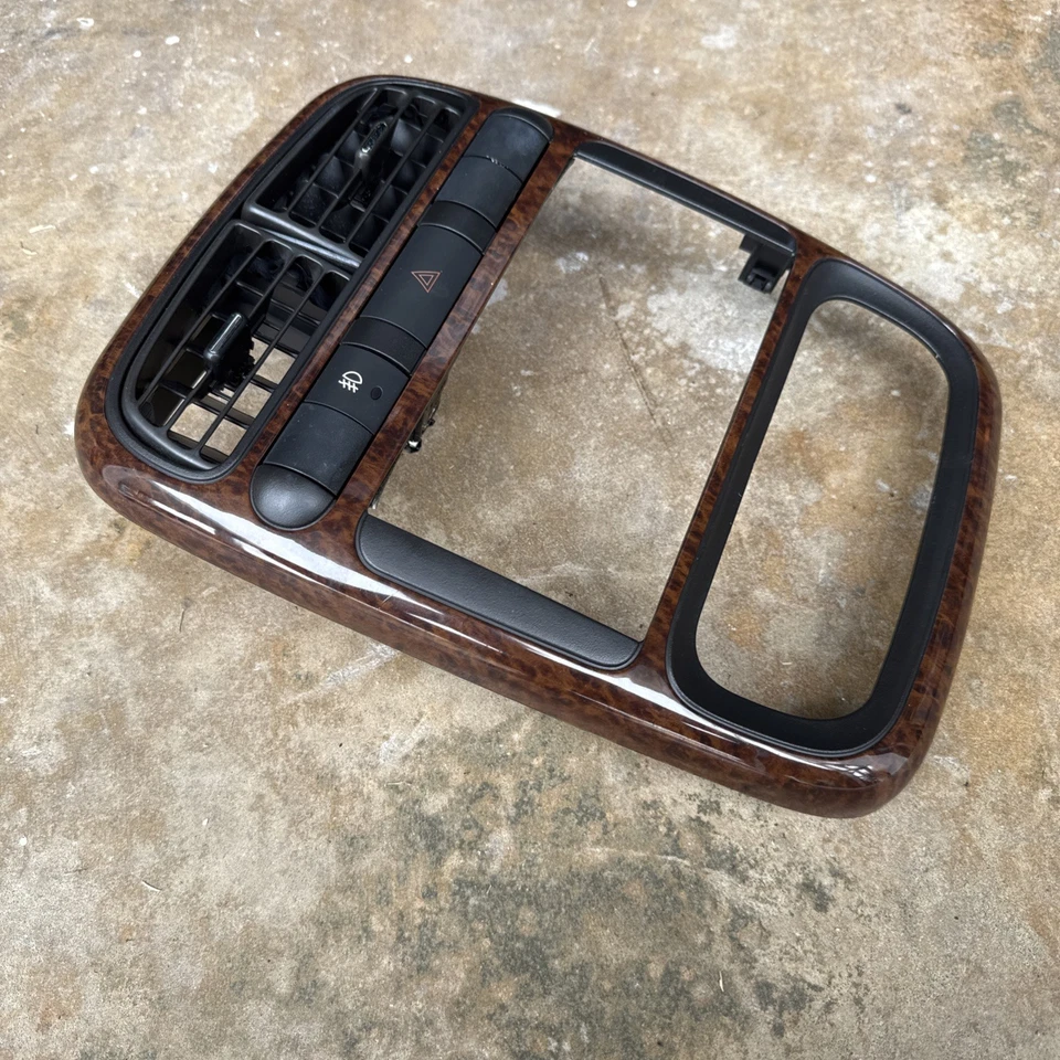 Bisel de ventilación de radio de grano de madera Saturn L200 2001-2002 moldura de tablero central OEM Foto 2 de 4