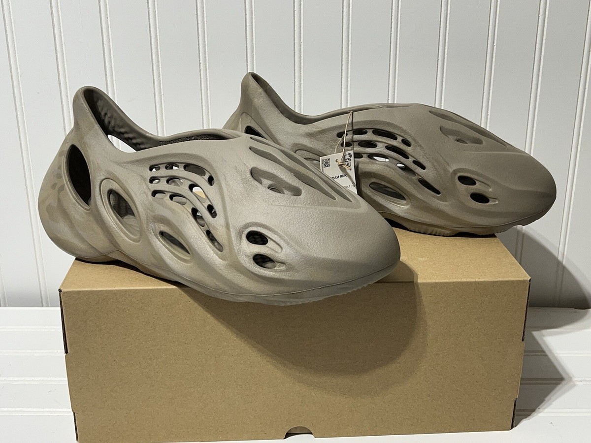 靴 adidas YEEZY FORM RUNNER STONE SAGE us9 Adidas Yeezy YEEZY Foam Runner 