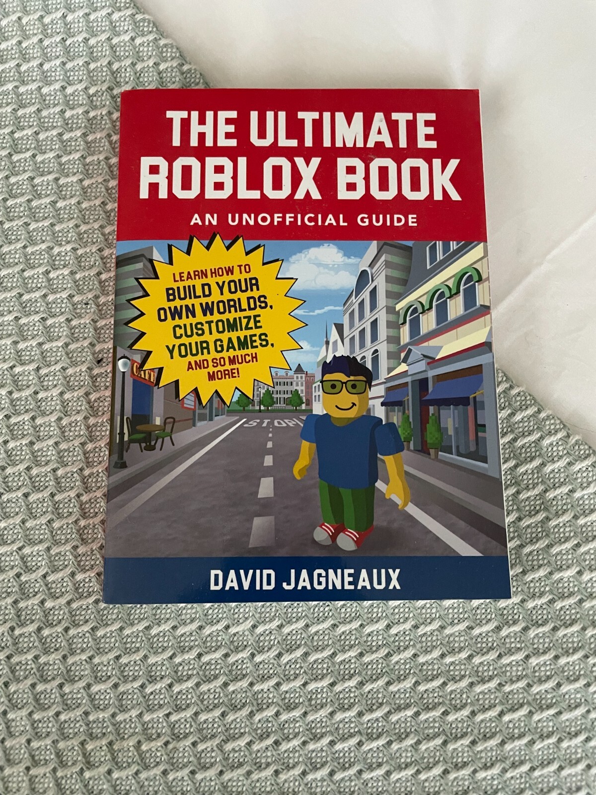 The Ultimate Roblox Book: An Unofficial Guide, Updated Edition: Learn How  to Build Your Own Worlds, Customize Your Games, and So Much More!