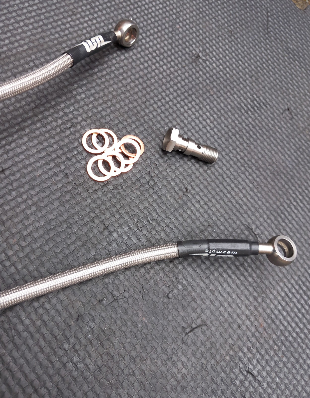 Suzuki Bandit 600 mk2 Front Braided Stainless Brake Lines Hoses Wezmoto