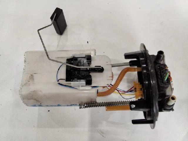 Peugeot 2008 e-HDi Feline L bomba de combustible 9804068280 Foto 3 de 4