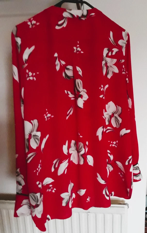 Debenhams Red and Floral Sheer Over Top Size 16 - Image 2 of 4