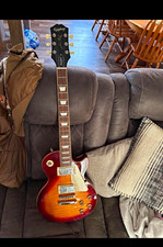 Epiphone Les Paul Electric Guitar 6-String Solid Maple Body RH Sunburst w/equip