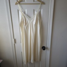 Full Slip Vanity Fair Vintage Nylon Size 38 Ivory