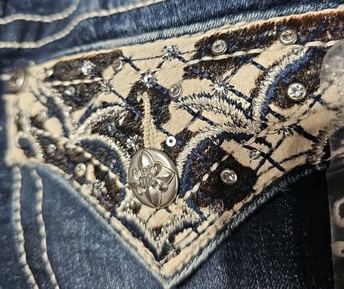 Miss Me Jeans Womens 27x33 Blue Mid Rise Boot Cut Cow Hide Pocket Flaps NWY - Picture 5 of 11