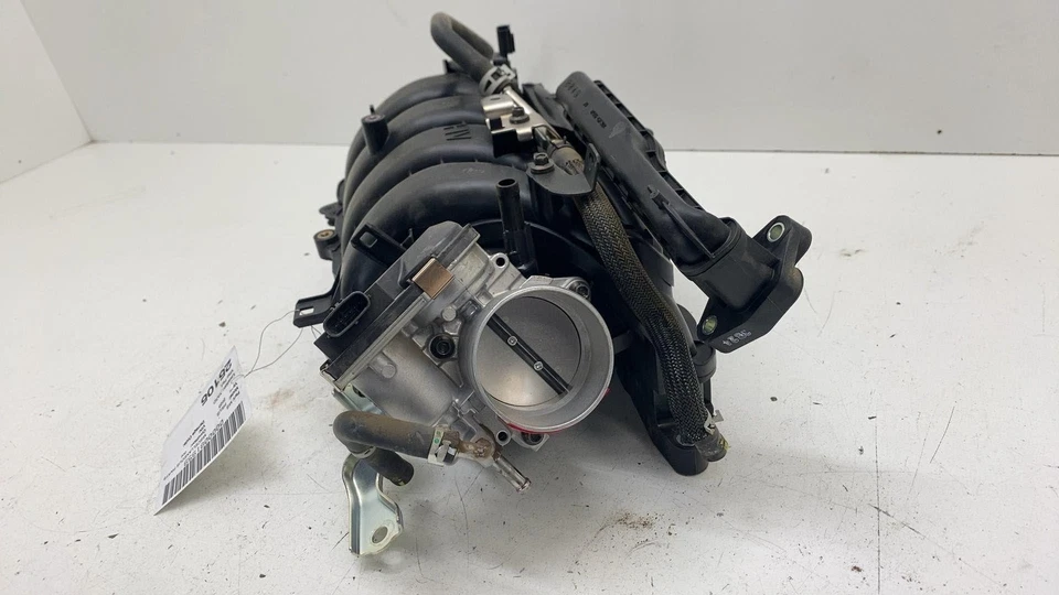 ⭕ 2023-2024 Toyota Prius Engine Intake Manifold 2.0L FWD DOHC w/ Throttle Body Foto 3 de 4
