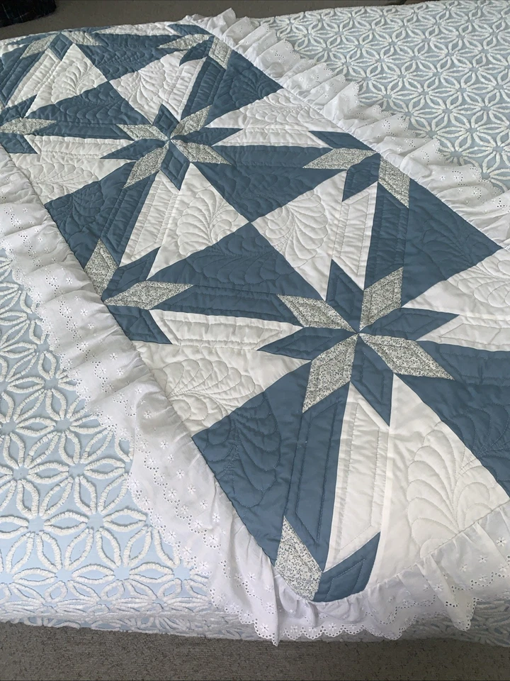 Edredón Cama Corredor Hecho a Mano Azul Blanco Estrellas Ojales Encaje Ribete De Colección 31x78 Foto 3 de 4