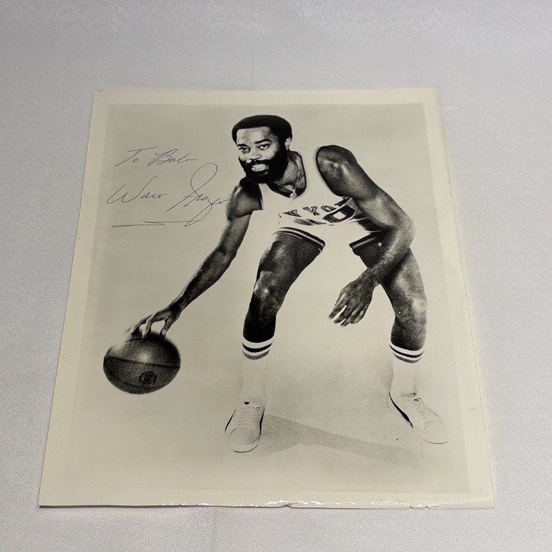 Rare B&W Walt Frazier Signed 8x10 Photo NY Knicks Auto HOF