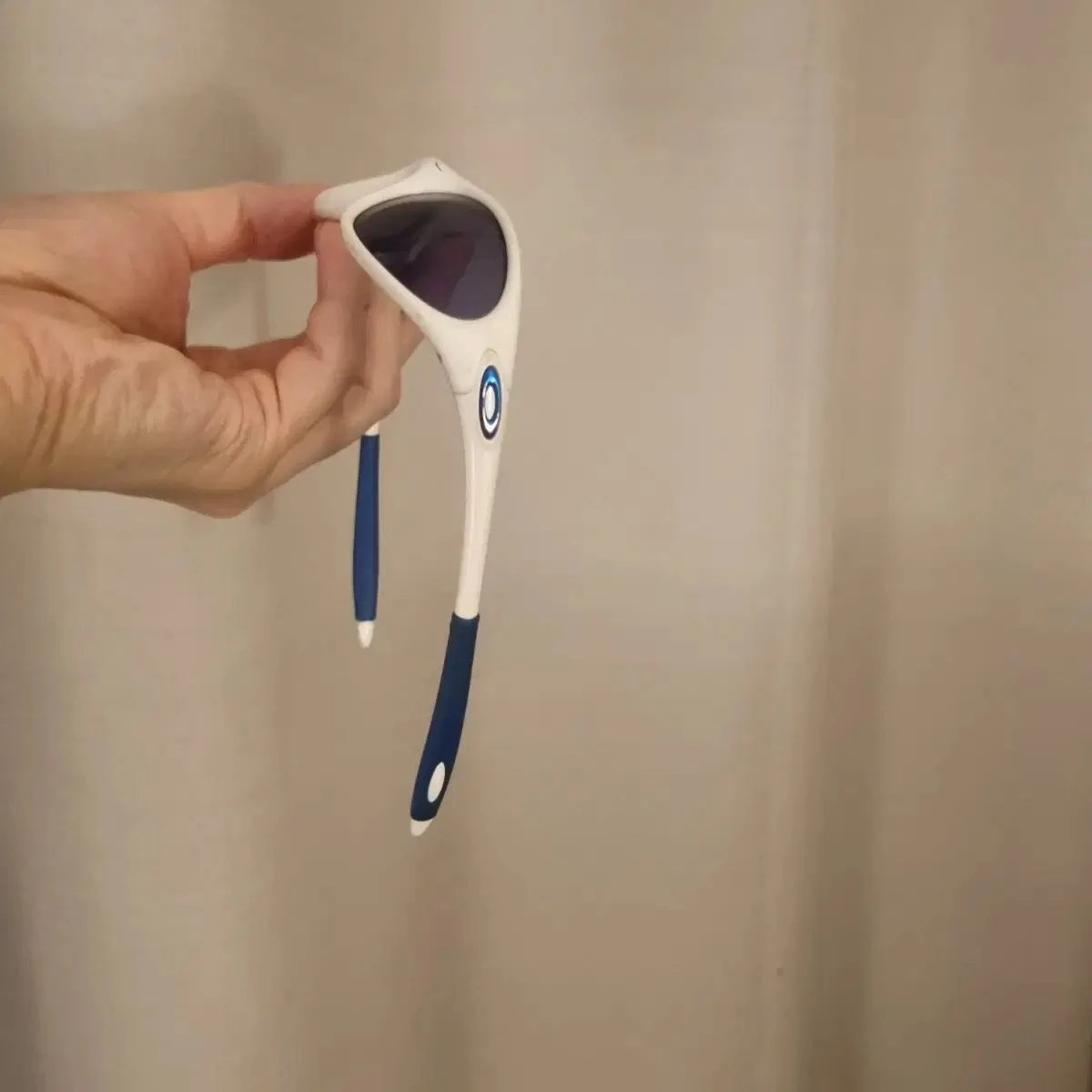 OAKLEY Minute (1.0) Pearl White/Blue Fashion Accessories
