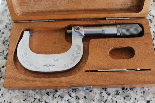 MITUTOYO 202-108 Outside Micrometer 1-2"