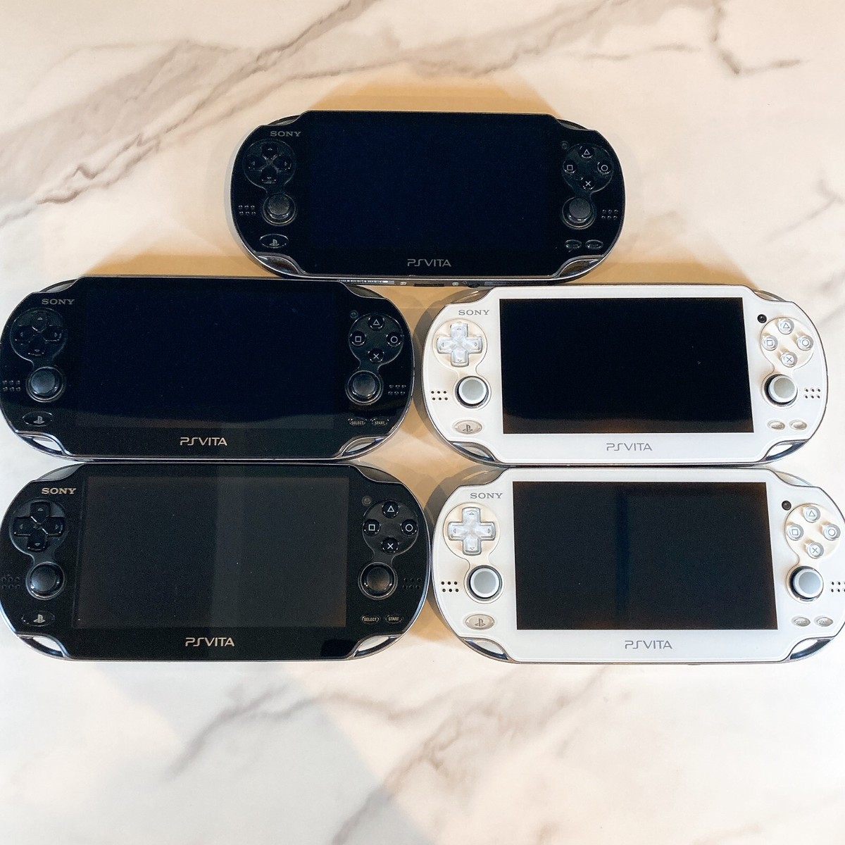 PlayStation Vita - PlayStationVITA 本体 PCH-1100 とゲーム2本