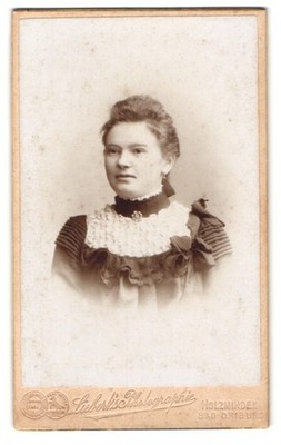 Fotografie Atelier Liebert, Holzminden, Karl Str. 19, Porträt einer Dame in ele 