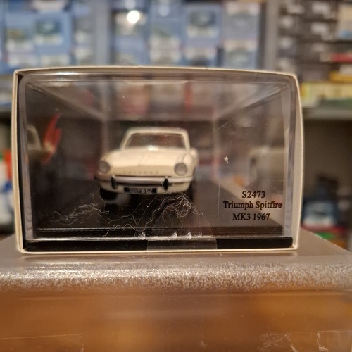 Spark S2473 Triumph Spitfire MK3 1967 - 1/43 - Imagen 4 de 10