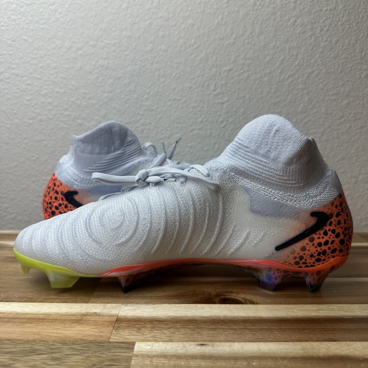 Size 8.5 - Nike Phantom Luna 2 Elite FG Electric Pack for  display picture 1
