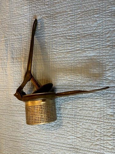 ANTIQUE CAST IRON RICER POTATO MASHER STRAINER HINGED HANDLE HEAVY