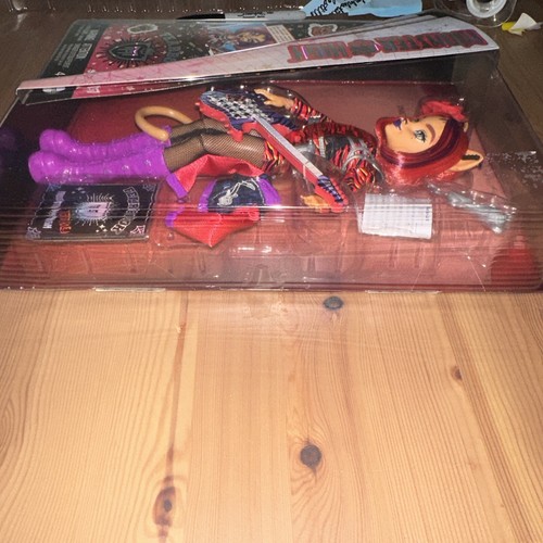 Monster High 12.5" Fearbook Toralei Fashion Doll with Varsity Jacket Toy New Box - Picture 5 of 8