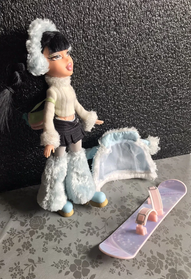 MUÑECA BRATZ 10”, WINTER WONDERLAND JADE IN CLOE OUTFIT Y MÁS, 2003, ¡BUENA! Foto 3 de 4