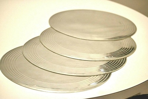 vintage rare 70s MCM silver metallic MIUSA 84 set of 4 VINYL round PLACEMATS 13" - Picture 11 of 11