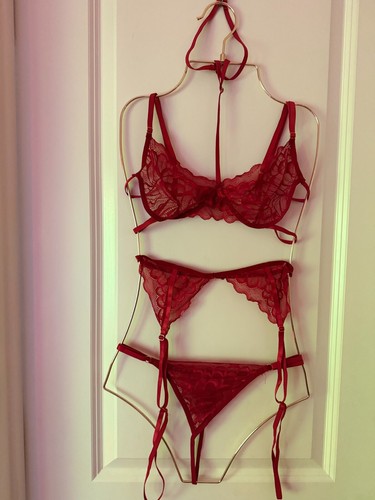 Red Lace Lingerie Set Bra Panties Strappy Garter Belt Sexy Women's Size Medium - Picture 4 of 5