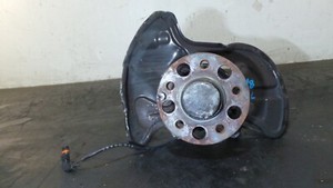 Y318-065 Mercedes W204 C220 CDI Achsschenkel Radnabe Vorne Links A2043320101