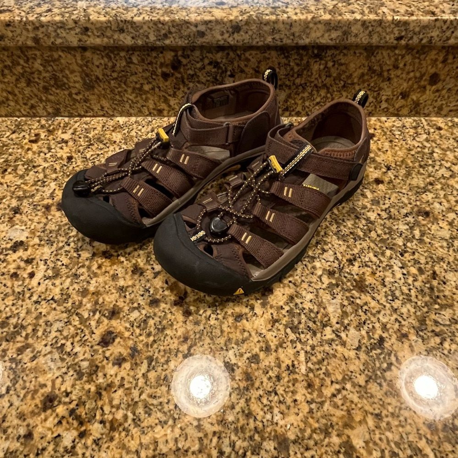Sandali sportivi Keen Targhee escursionismo trail uomo taglia 7 pelle marrone usati in ottime condizioni