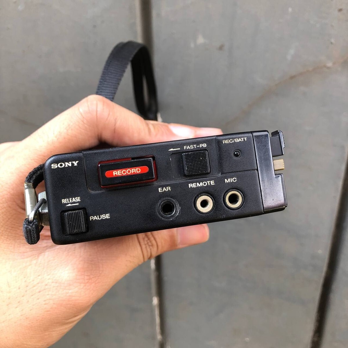 Sony TCM-100b Pre TPS-L2 Walkman Retro First Generation