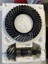 MOTIVE GEAR - 4.88 RING AND PINION GEARSET - FITS FORD 8.8 inch like New