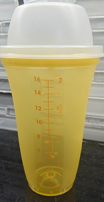 New Vintage TUPPERWARE CLASSIC Quick Shake CONTAINER 16oz