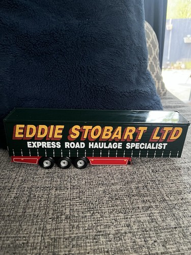 CORGI 1.50 SCALE MODEL EDDIE STOBART CURTAINSIDE TRAILER