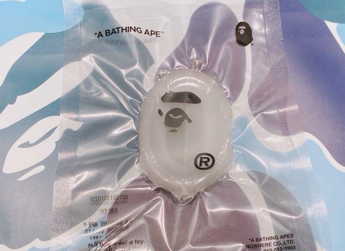 A Bathing Ape Bape Coin Case Glow In The Dark Head Flexible Plastic Chain Charm - Picture 2 of 2