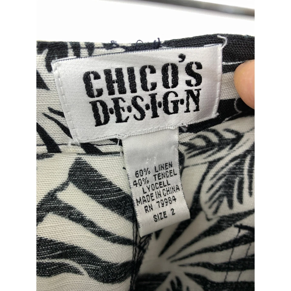 Pantalón corto Chico's para mujer talla 2 EE. UU. L mezcla de lino negro blanco estampado floral *DEFECTUOSO Foto 3 de 4